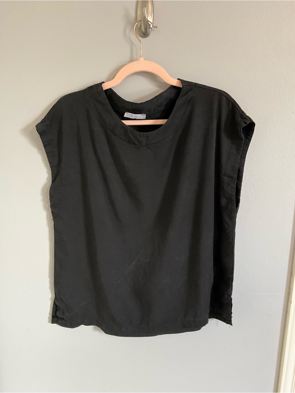 Women's Black Cap-Sleeve Crewneck Tank Top